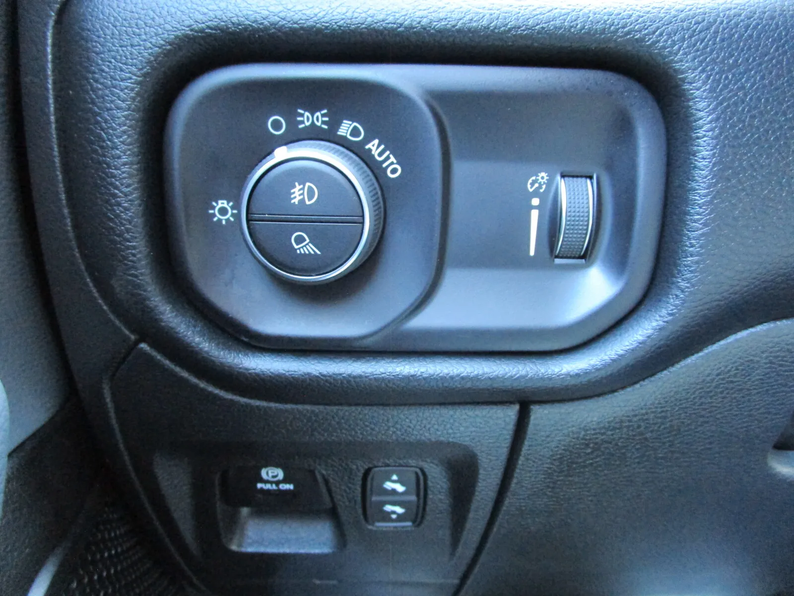 Ram Truck 1500 BIGHORN CREW CAB photo 36