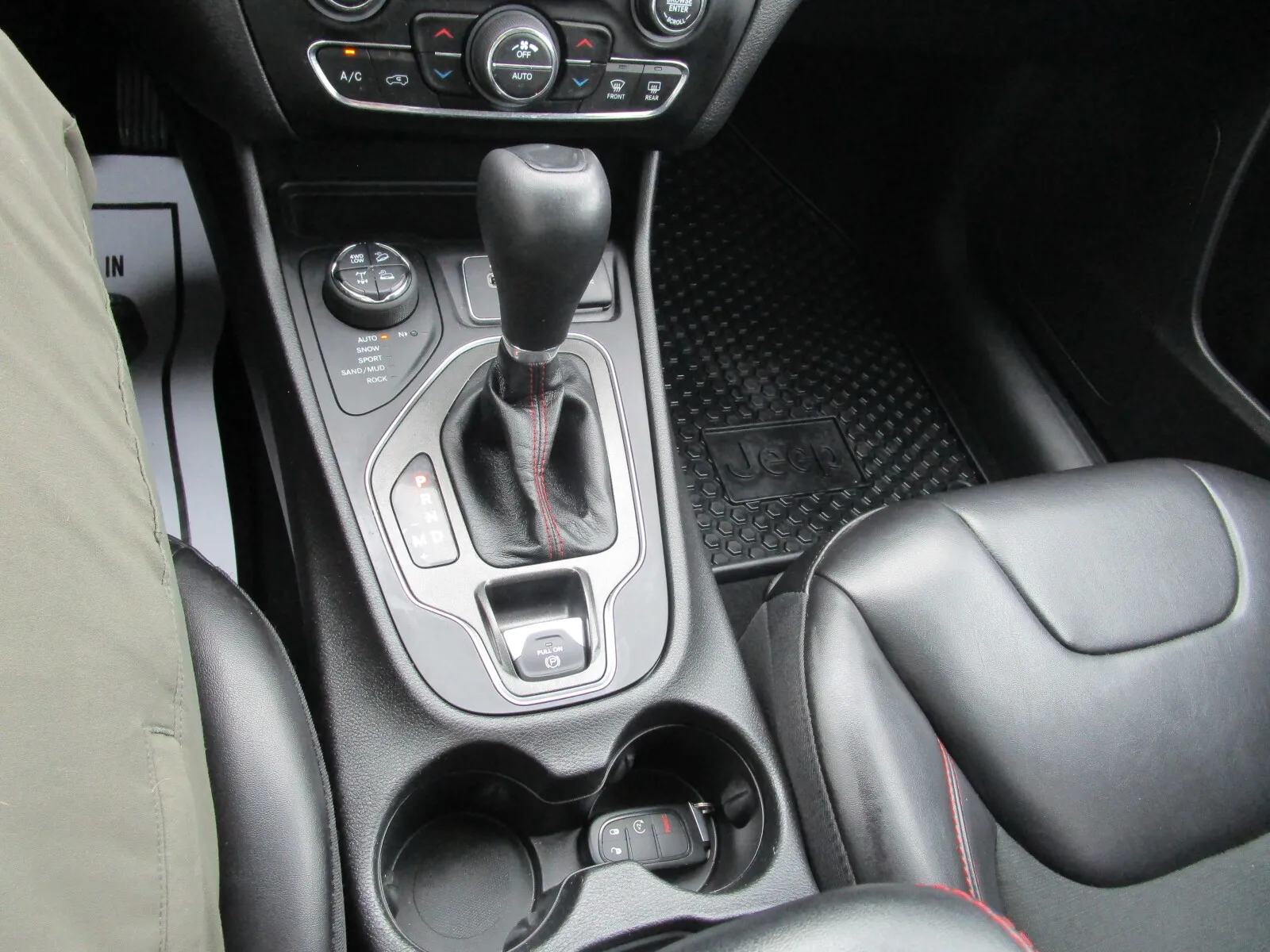 Jeep Cherokee photo 19