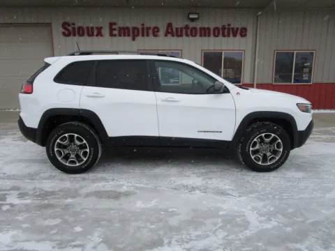 Photos of 2020 JEEP CHEROKEE Trailhawk for sale in Tea, SD at Sioux Empire Automotive