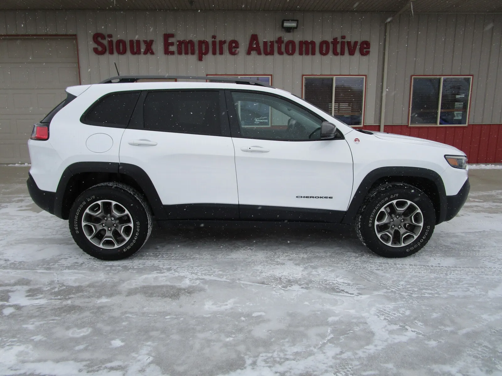 Jeep Cherokee photo 2