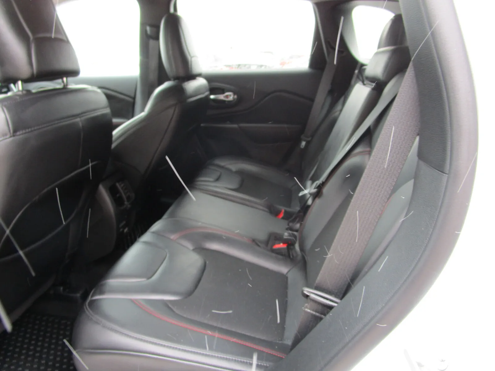 Jeep Cherokee photo 13
