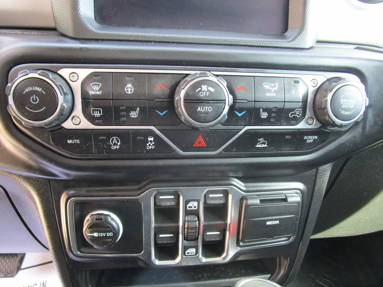 Jeep Gladiator photo 15