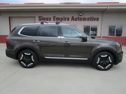 Photos of 2025 KIA Telluride S for sale in Tea, SD at Sioux Empire Automotive