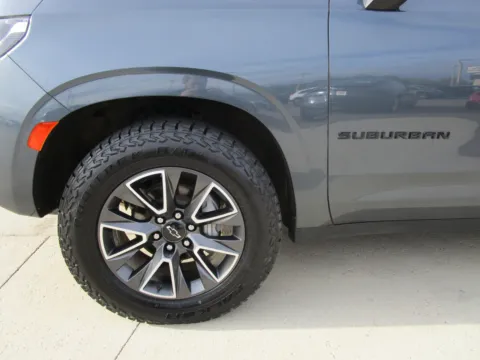 More photos of 2021 CHEVROLET Suburban 1500 Z71 at Sioux Empire Automotive, SD