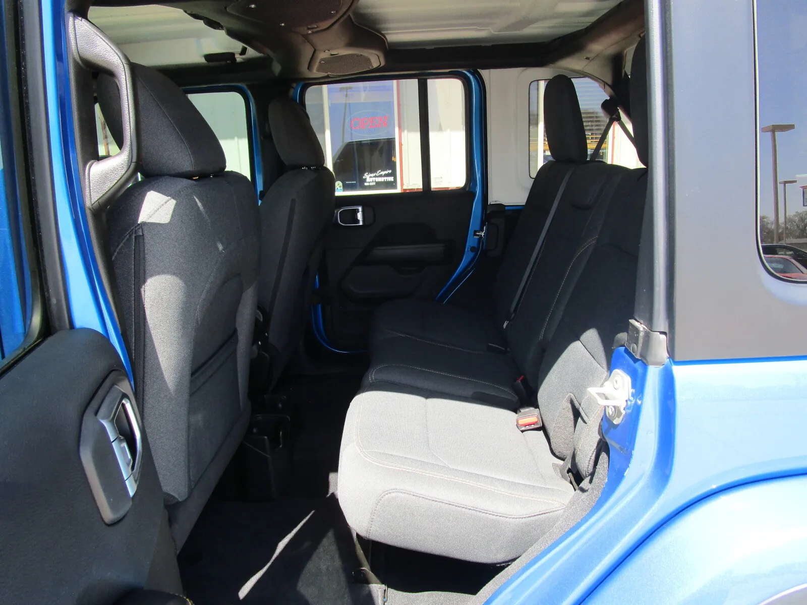Jeep Wrangler photo 13
