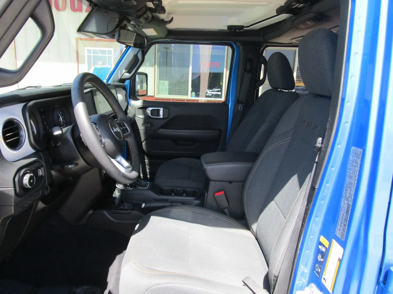 Jeep Wrangler photo 11