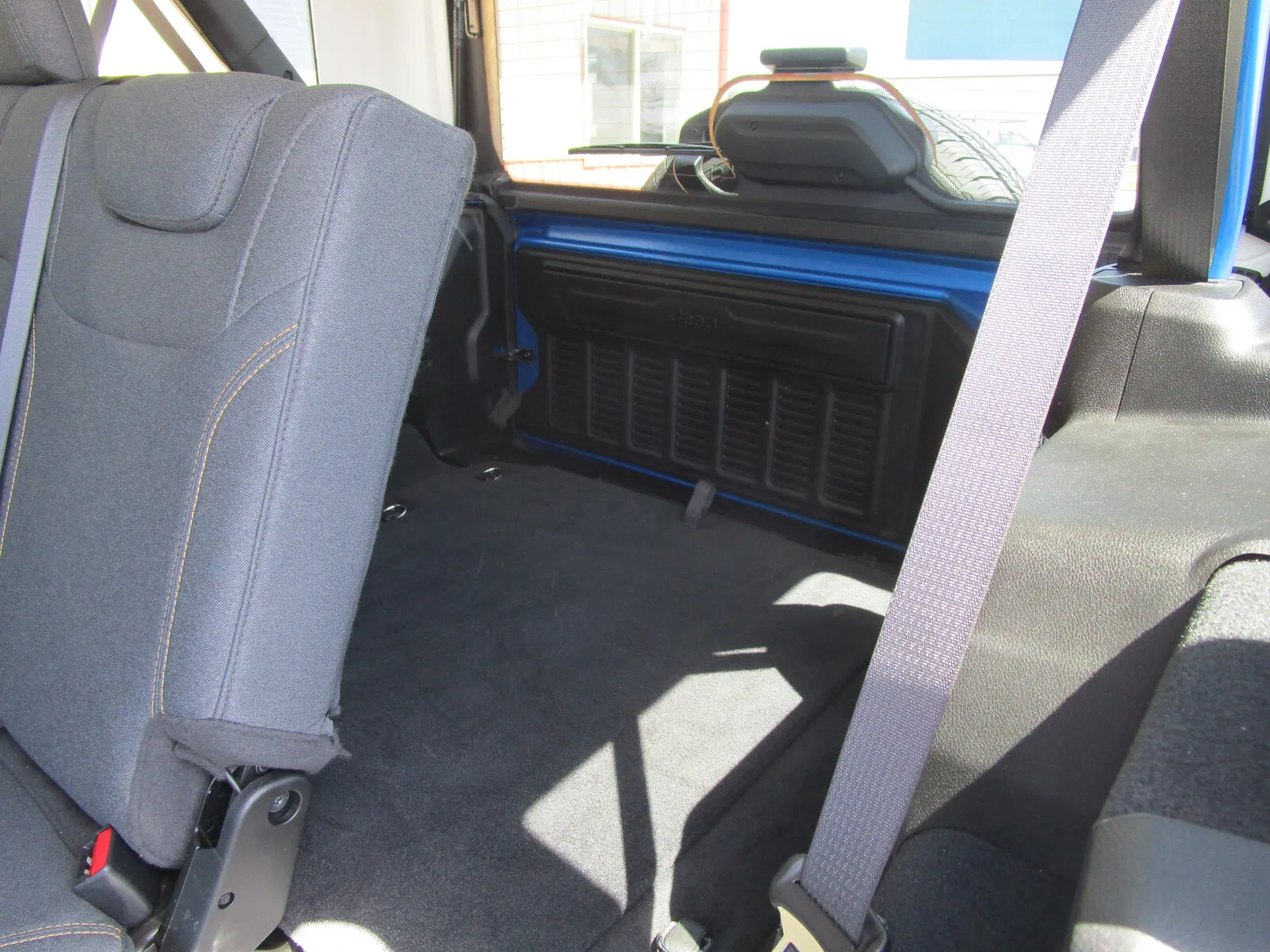 Jeep Wrangler photo 16