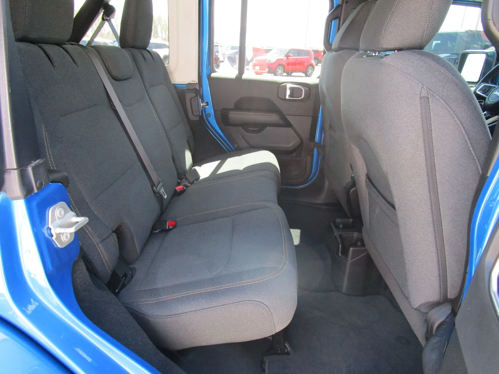 Jeep Wrangler photo 19