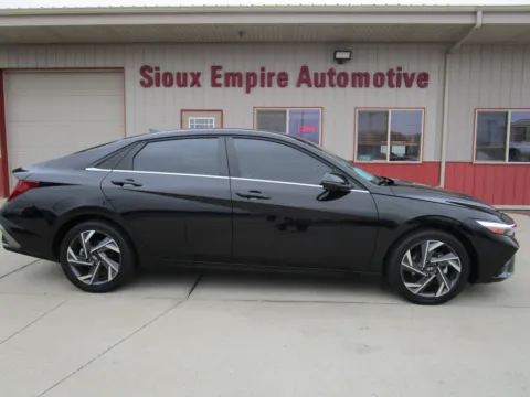 Photos of 2025 HYUNDAI ELANTRA Limited for sale in Tea, SD at Sioux Empire Automotive