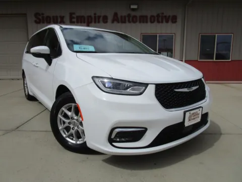 White 2023 CHRYSLER Pacifica Touring L for sale in Tea, SD