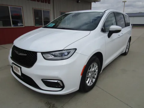 Another view of 2023 CHRYSLER Pacifica Touring L for sale in Tea, SD at Sioux Empire Automotive