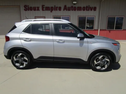 Photos of 2025 HYUNDAI Venue SEL for sale in Tea, SD at Sioux Empire Automotive