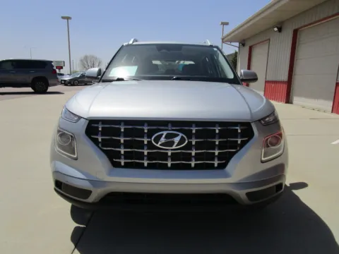 More photos of 2025 HYUNDAI Venue SEL at Sioux Empire Automotive, SD