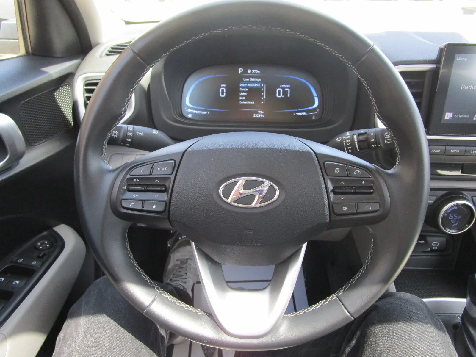 Hyundai Venue photo 14