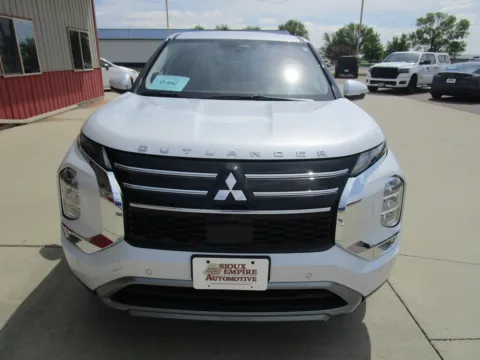 More photos of 2025 MITSUBISHI Outlander SE at Sioux Empire Automotive, SD
