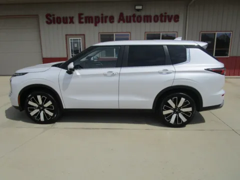 Photos of 2025 MITSUBISHI Outlander SE for sale in Tea, SD at Sioux Empire Automotive