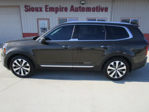 Photos of 2022 KIA Telluride SX for sale in Tea, SD at Sioux Empire Automotive