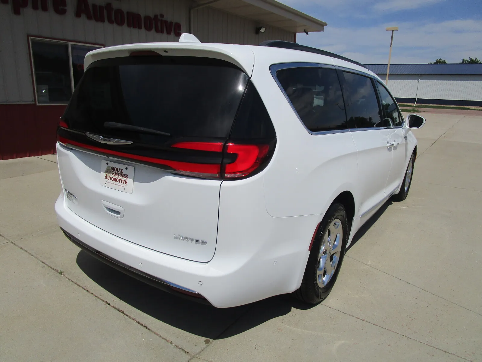 Chrysler Pacifica photo 9