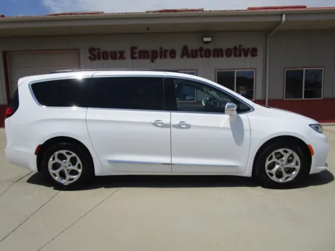 Photos of 2022 CHRYSLER Pacifica Limited for sale in Tea, SD at Sioux Empire Automotive