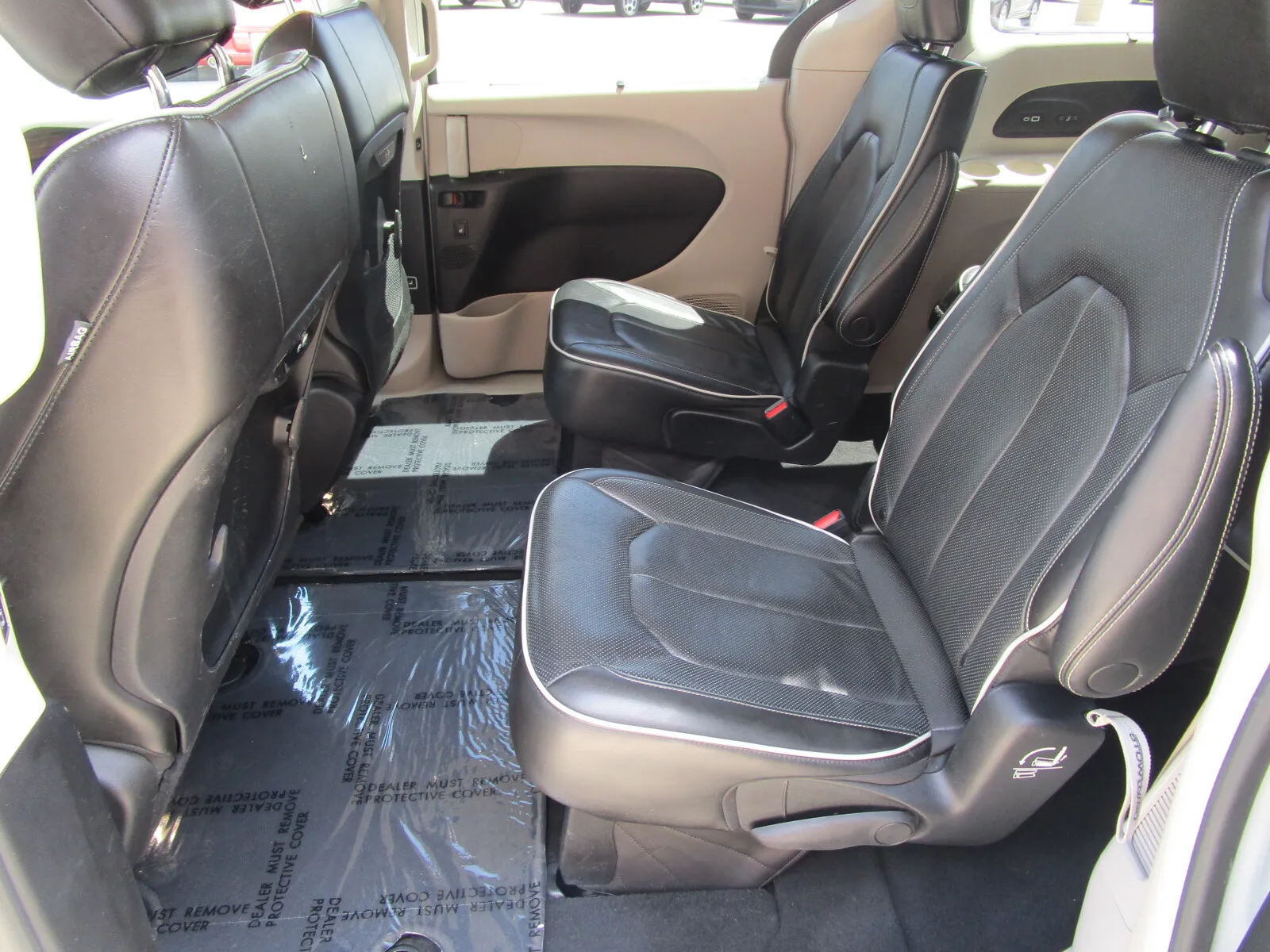 Chrysler Pacifica photo 12