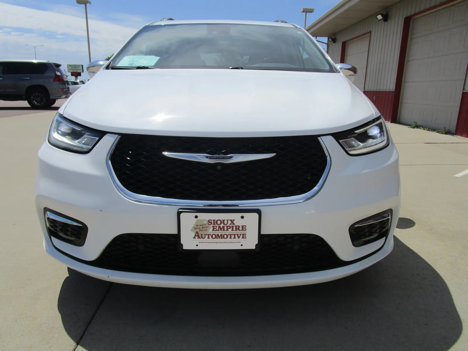 Chrysler Pacifica photo 4