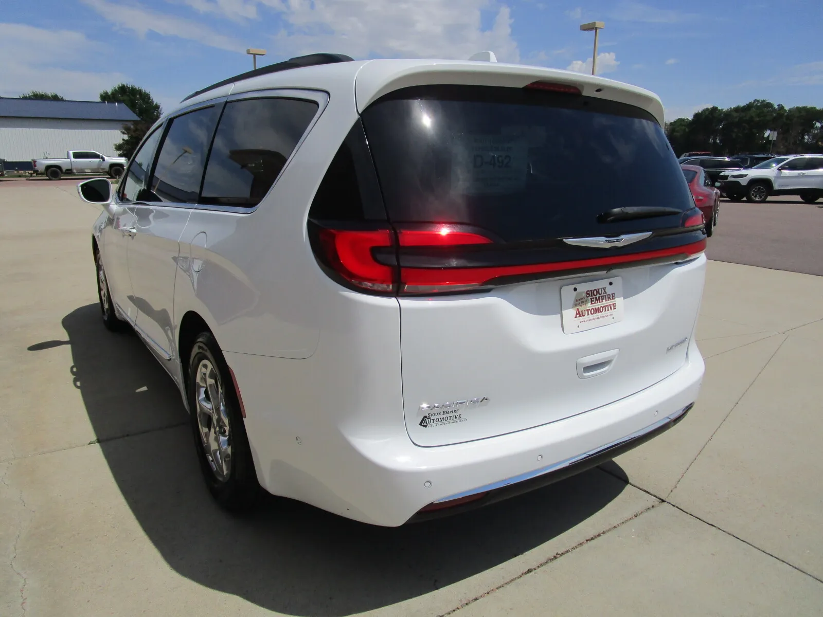Chrysler Pacifica photo 7