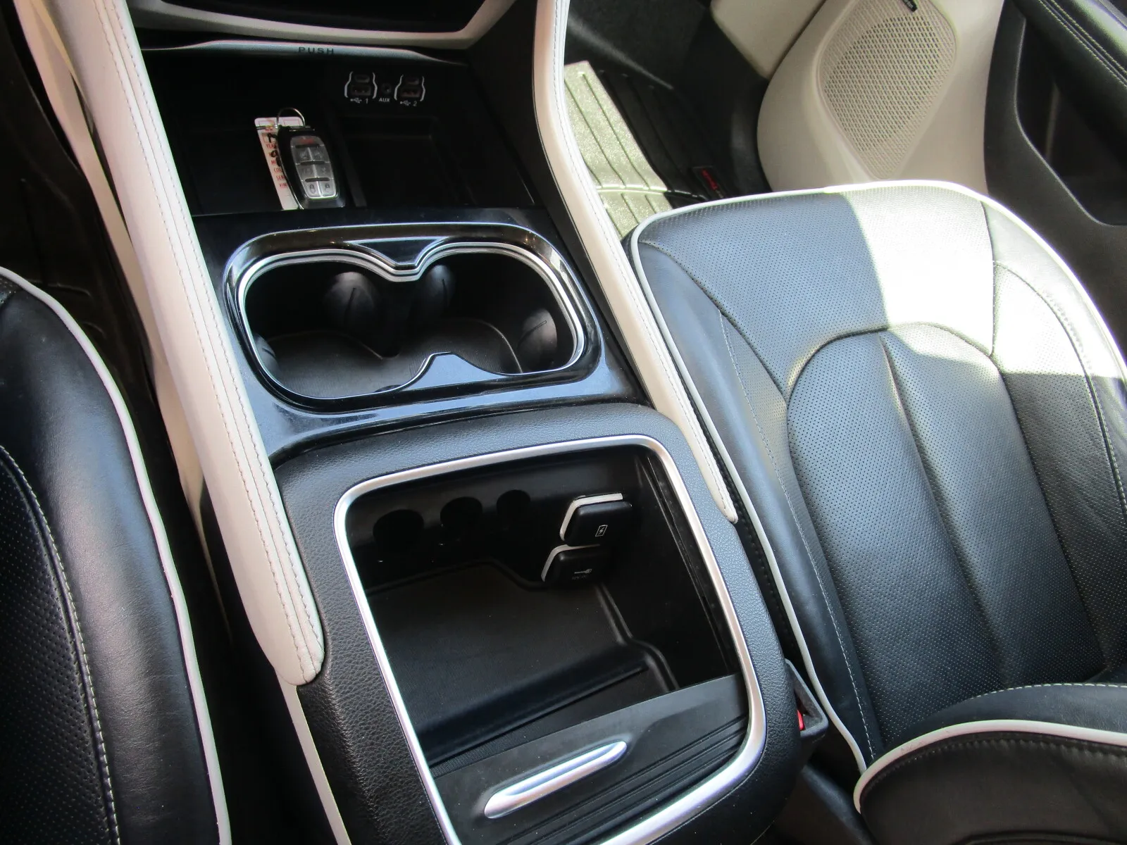 Chrysler Pacifica photo 19