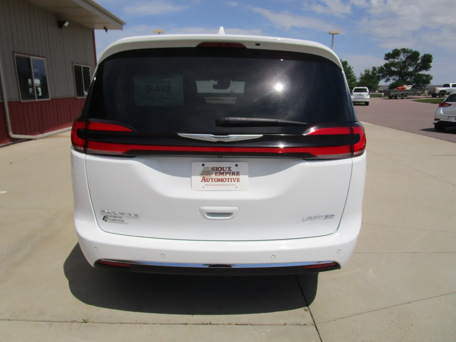 Chrysler Pacifica photo 8