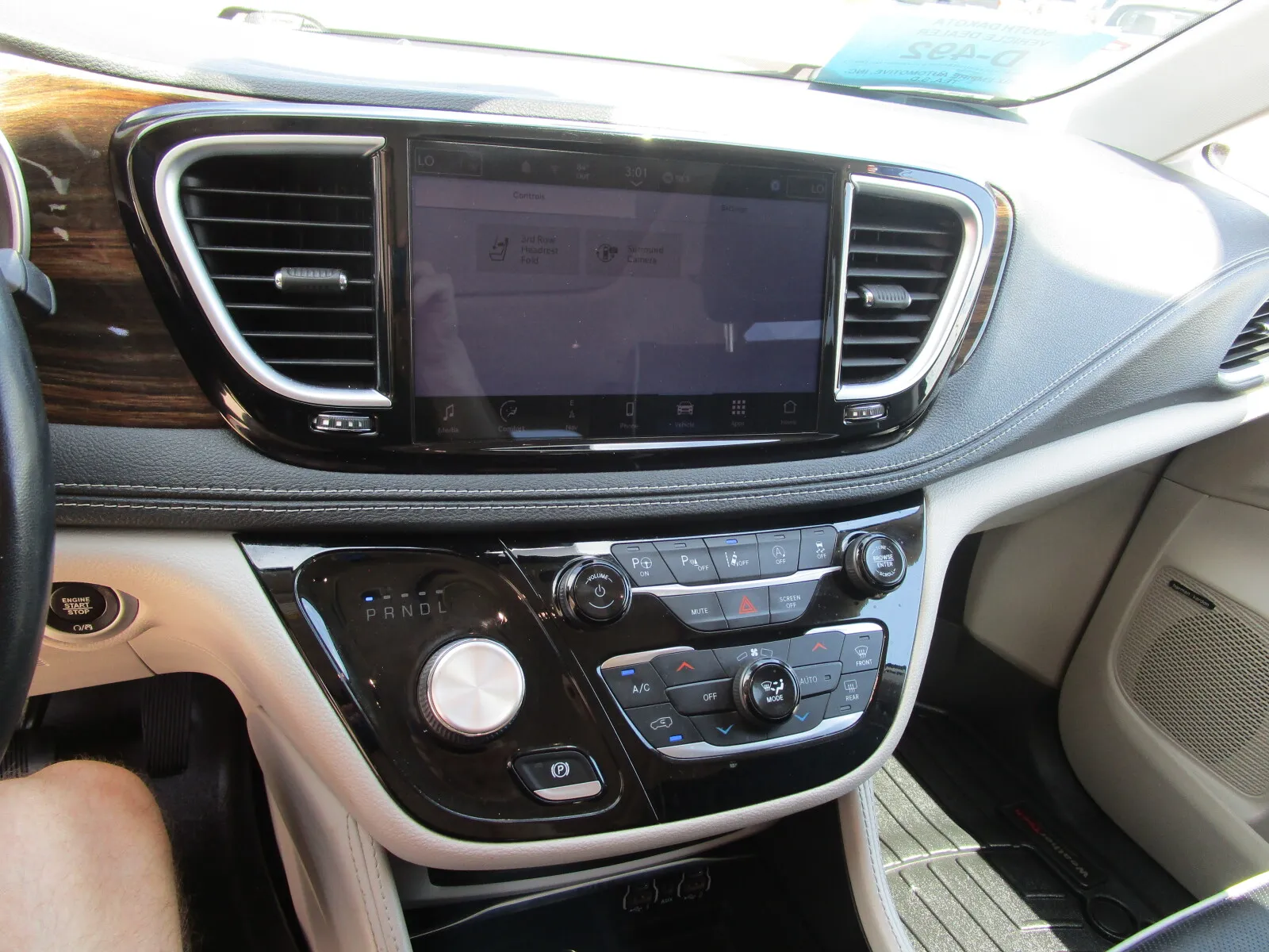 Chrysler Pacifica photo 17