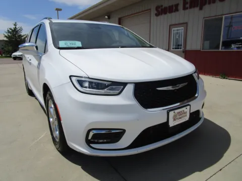 Another view of 2022 CHRYSLER Pacifica Limited for sale in Tea, SD at Sioux Empire Automotive