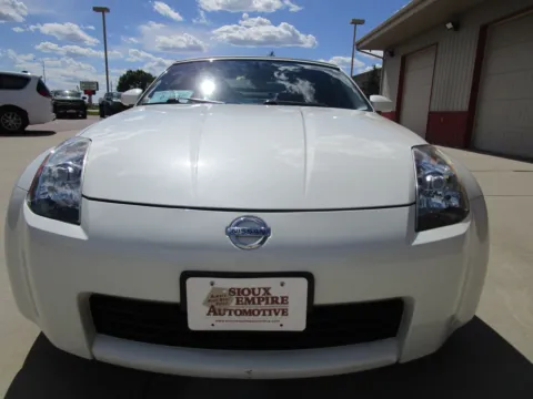 More photos of 2004 Nissan 350Z at Sioux Empire Automotive, SD