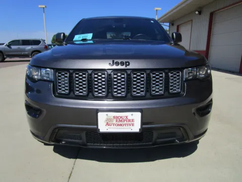 More photos of 2019 JEEP Grand Cherokee Laredo at Sioux Empire Automotive, SD