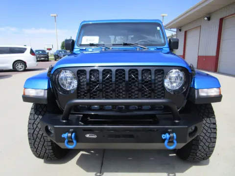 More photos of 2021 JEEP Gladiator Sport at Sioux Empire Automotive, SD