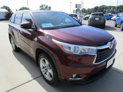 More photos of 2016 TOYOTA Highlander Limited at Sioux Empire Automotive, SD