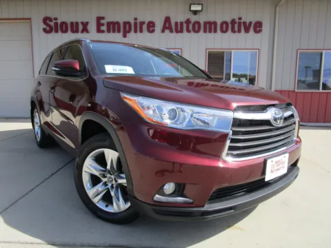 Red 2016 TOYOTA Highlander Limited for sale in Tea, SD