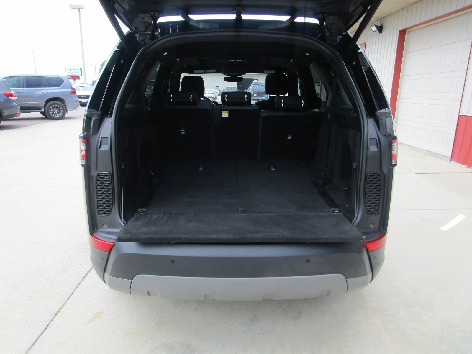Land Rover Discovery photo 9