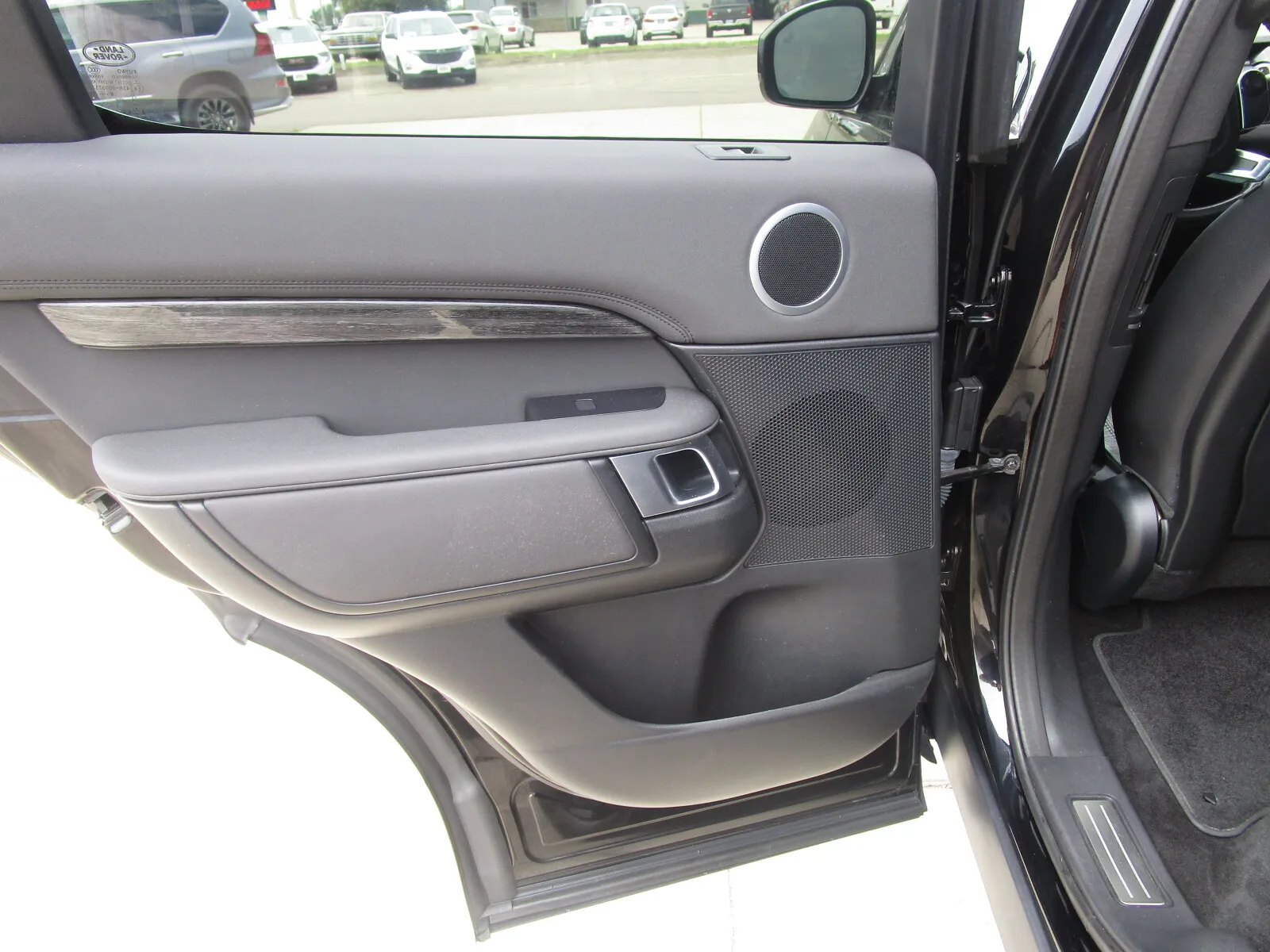 Land Rover Discovery photo 12