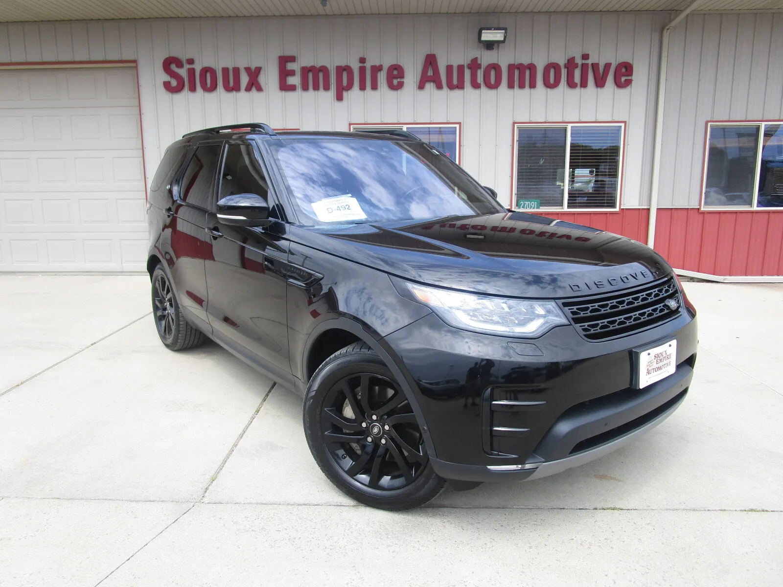 Black 2019 LAND ROVER Discovery HSE for sale in Tea, SD