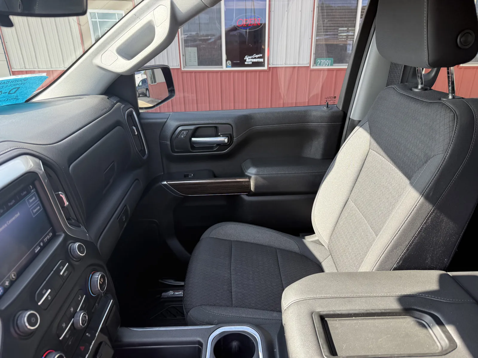 Chevrolet Silverado photo 17