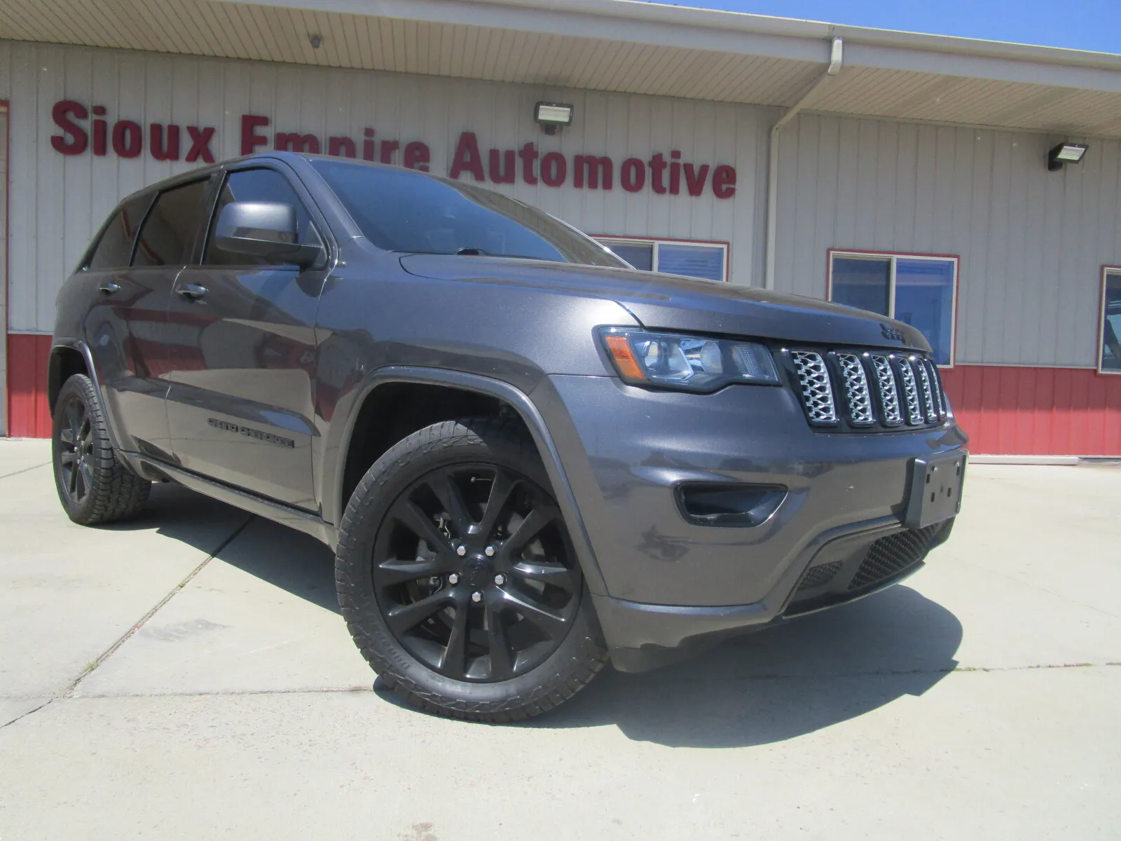 Gray 2019 JEEP Grand Cherokee Laredo for sale in Tea, SD