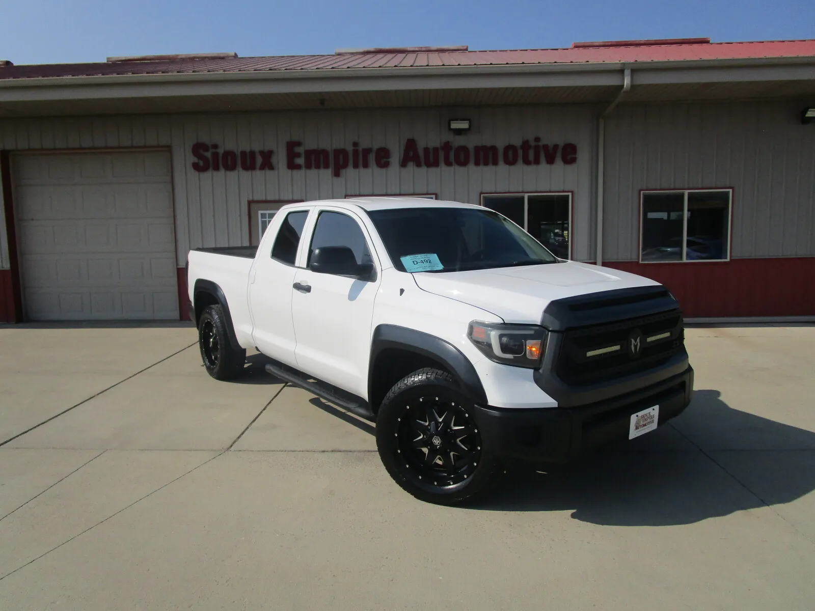 White 2017 TOYOTA Tundra SR5 for sale in Tea, SD