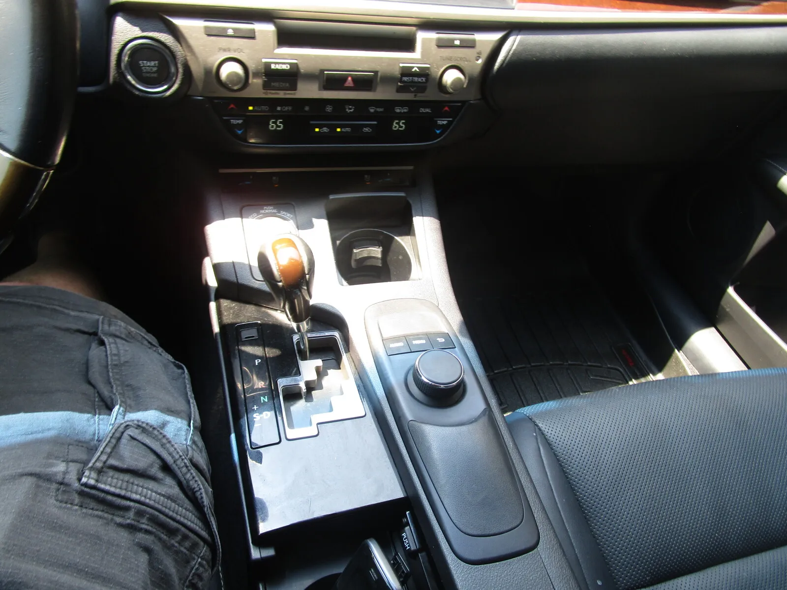 Lexus ES photo 16
