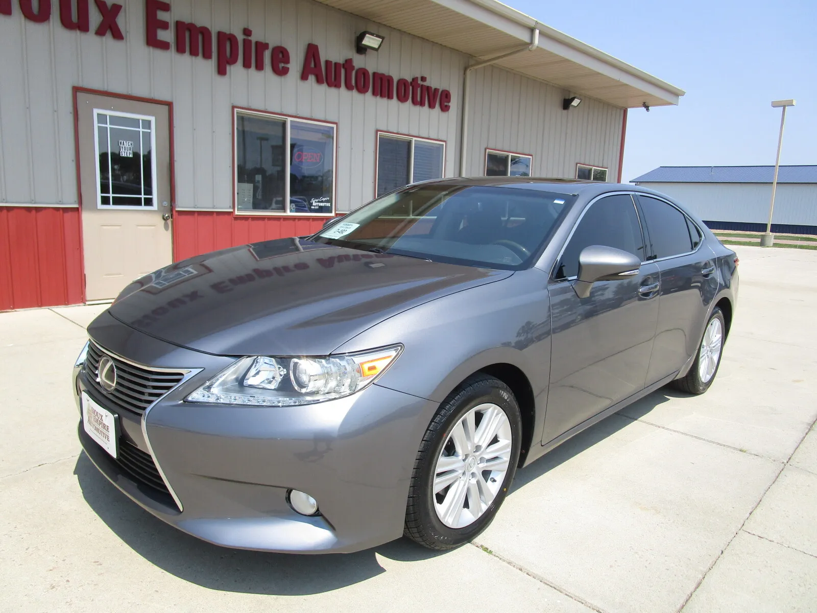 Lexus ES photo 2