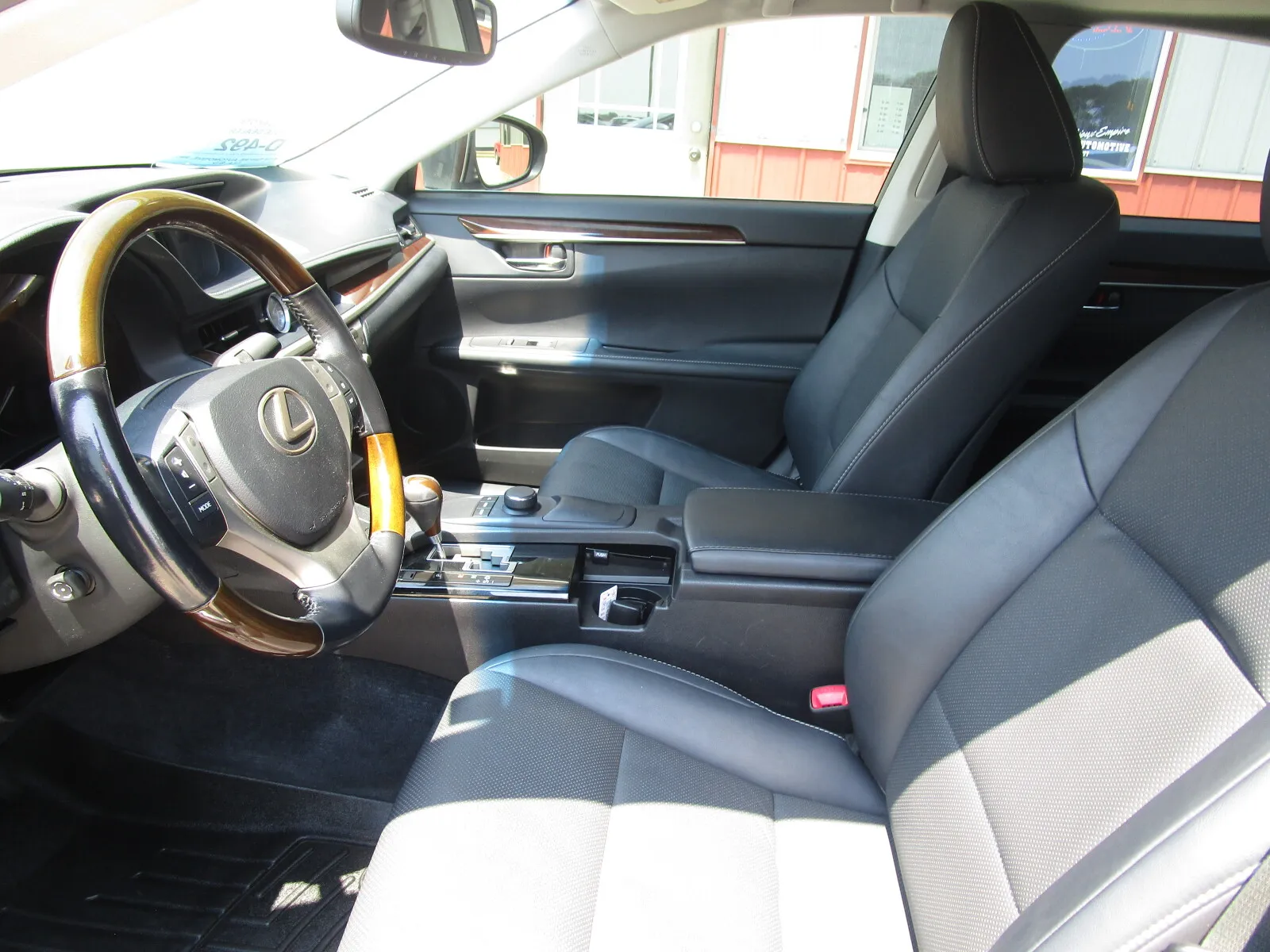 Lexus ES photo 13