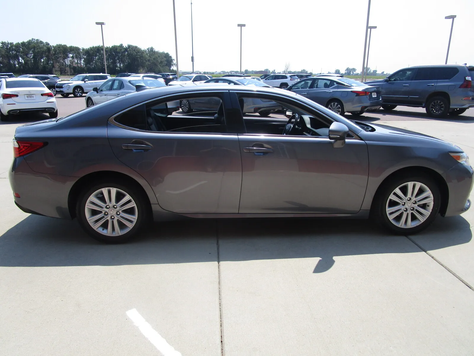 Lexus ES photo 20