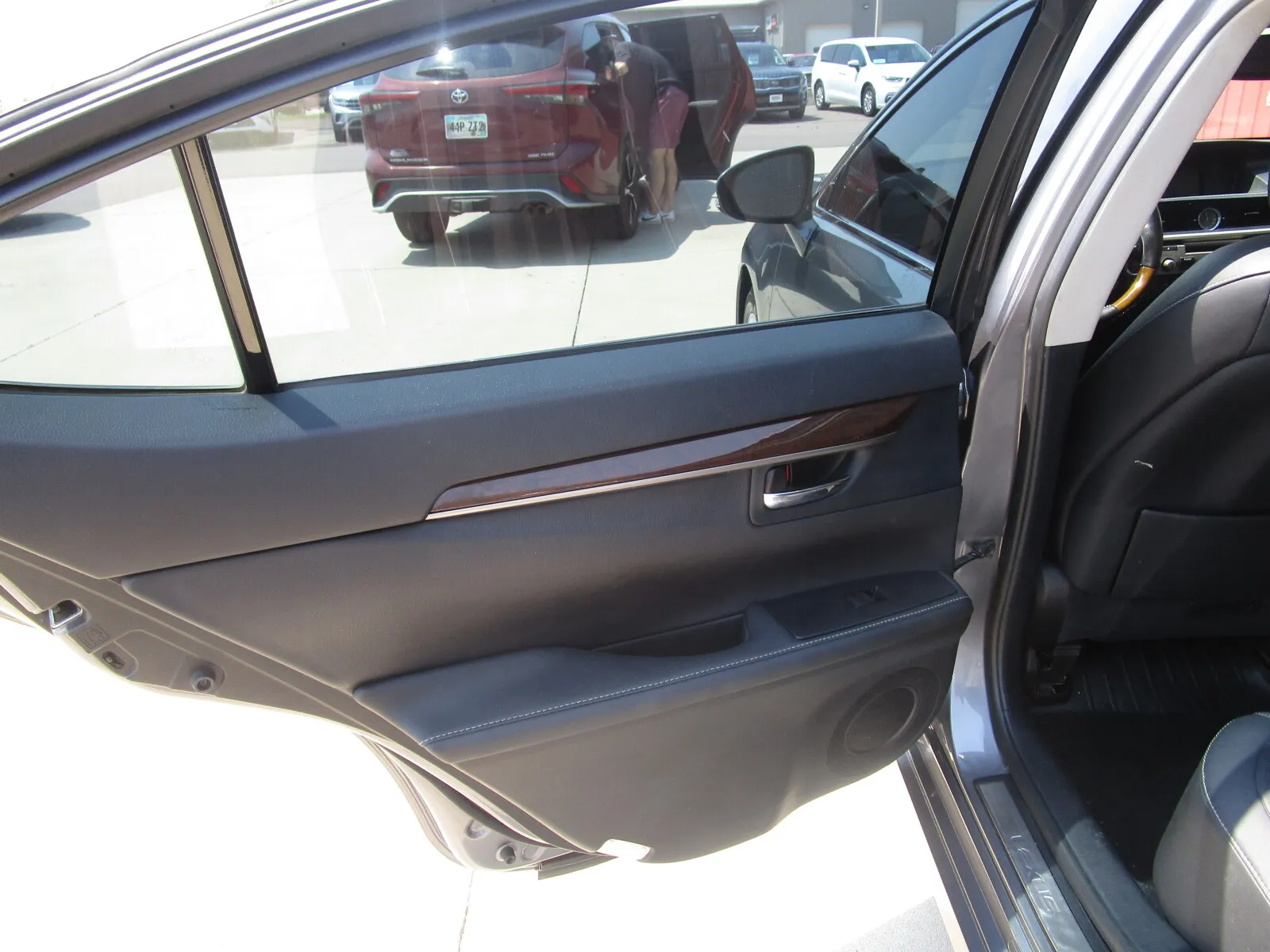 Lexus ES photo 10