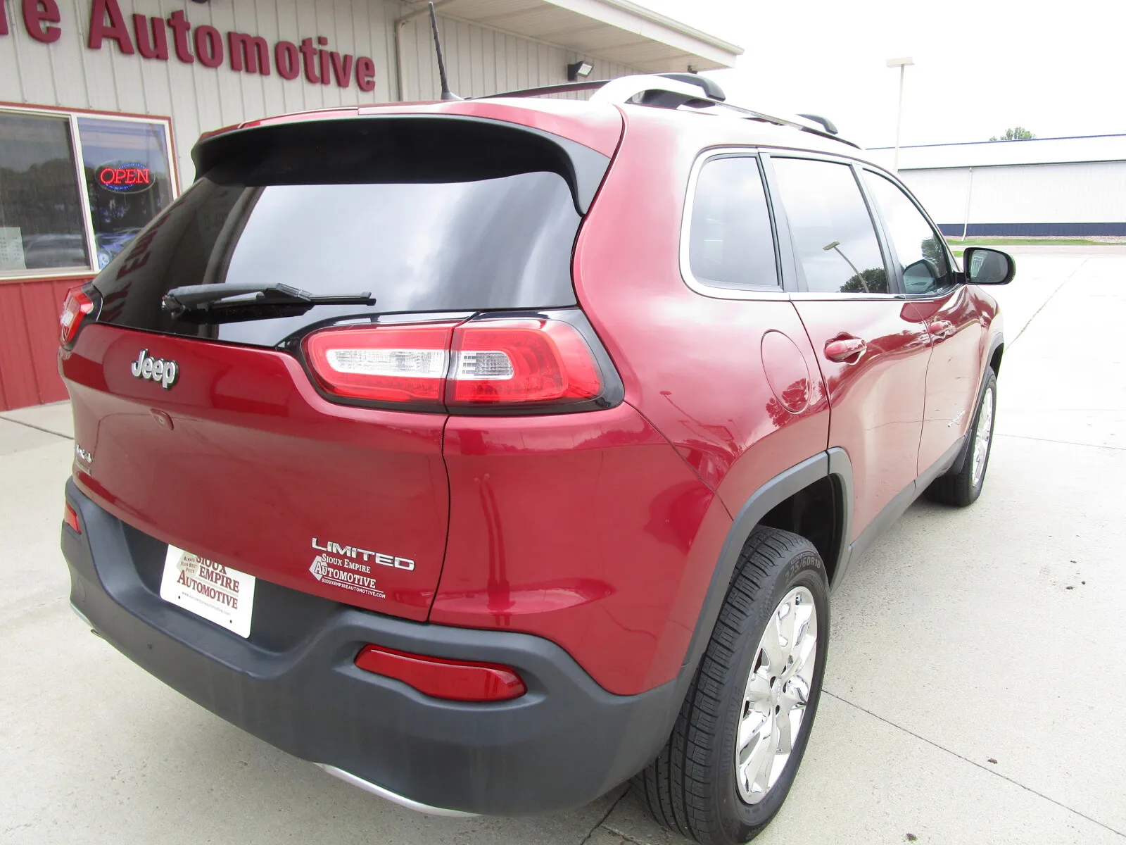 Jeep Cherokee photo 9