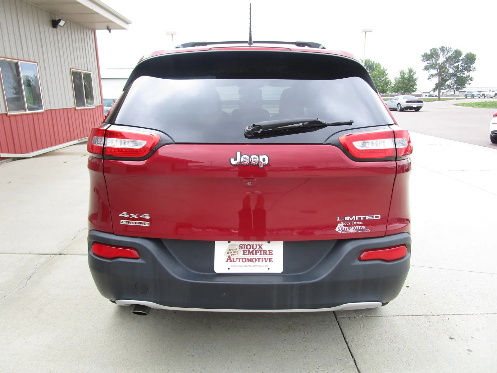Jeep Cherokee photo 8