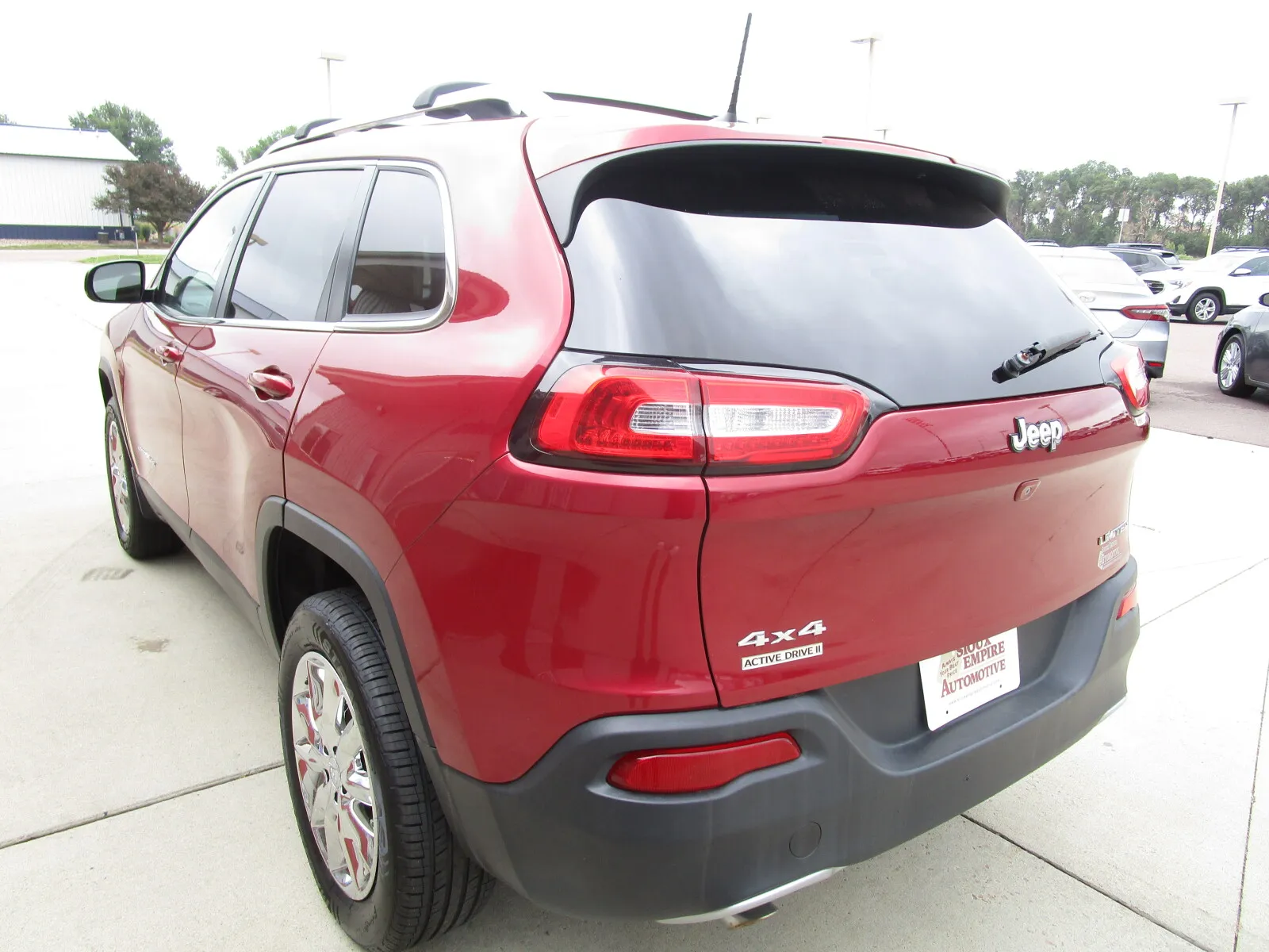 Jeep Cherokee photo 7