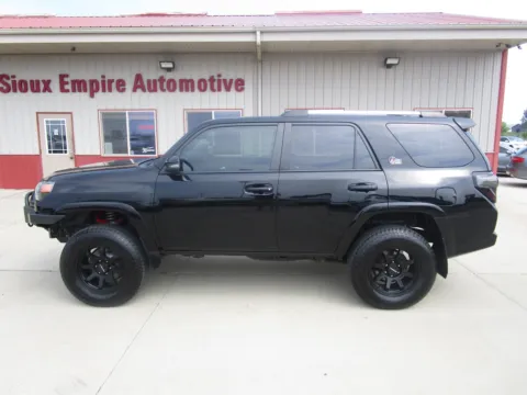 More photos of 2016 TOYOTA 4RUNNER SR5 at Sioux Empire Automotive, SD